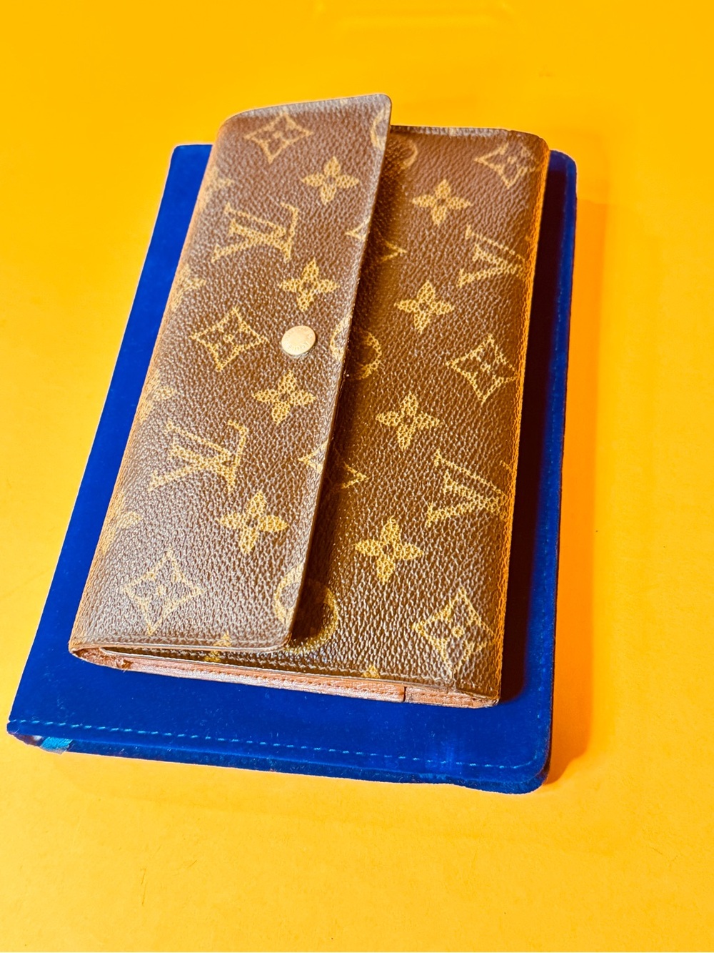 Louis Vuitton Monogram Brown trifold Wallet with Chain - Picture 2 of 15